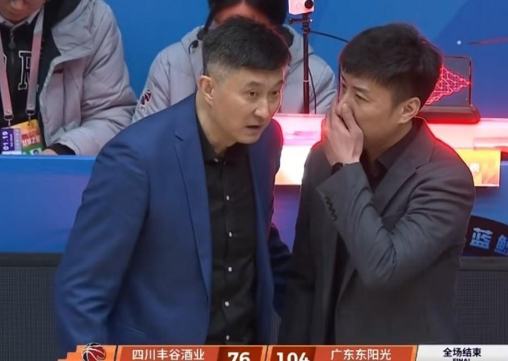 广东28分大胜四川,球员:2人完美,3人及格,徐杰彻底迷失