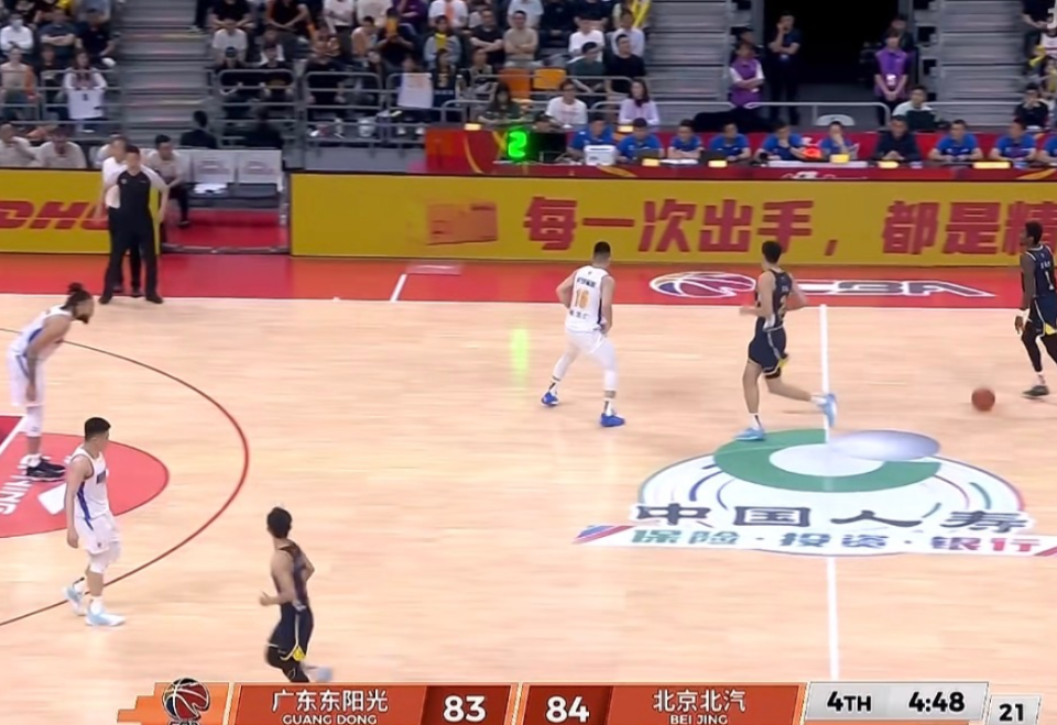 广东惨遭北京绝杀！球员：4人优秀，3人合格，3人低迷