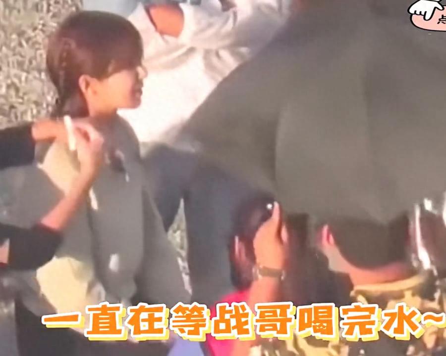 片场花絮暖心瞬间 杨紫嘴角笑意藏不住