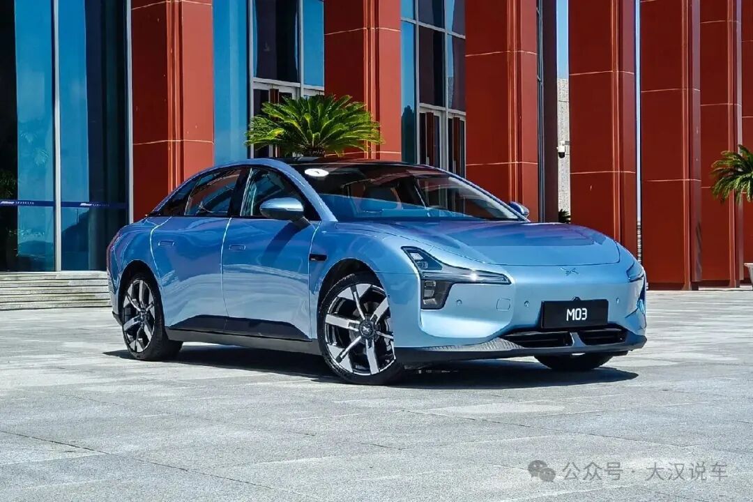 紧凑型轿车别瞎买!2025年年度销量排行榜,新能源车仅3款进前10,轩逸丢冠,卡罗拉第11