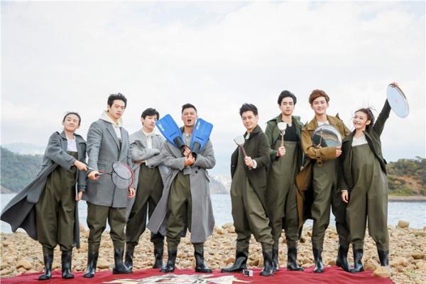 《二十四小时》胡一天熊梓淇唱《还珠格格》 与沙滩美女尬舞