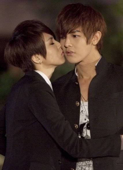 汪东城晒剧照恭喜曾沛慈结婚 评论区秒变催婚现场