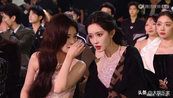 星光大赏成艺人聊天大会!周也王玉雯隔着陈星旭聊出圈,发文回应