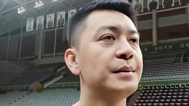 直击辽篮踩场现场！杨鸣以身作则，赵继伟言行合一，莫兰德整活