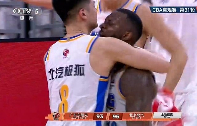 北京队0.5秒三分绝杀！CBA京粤大战：广东队最多领先20分遭大逆转！