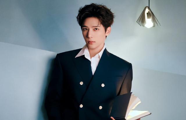 演员王安宇遭遇跟拍危机,工作室严正声明停止侵扰行为