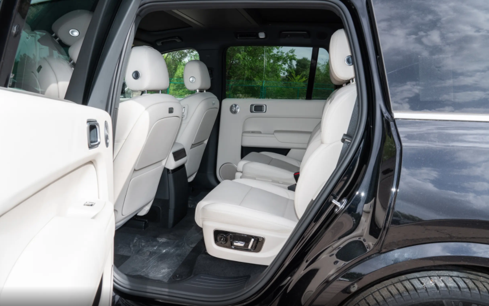 以家庭需求为锚点，家用不妨看看理想L9，空间够大还智能