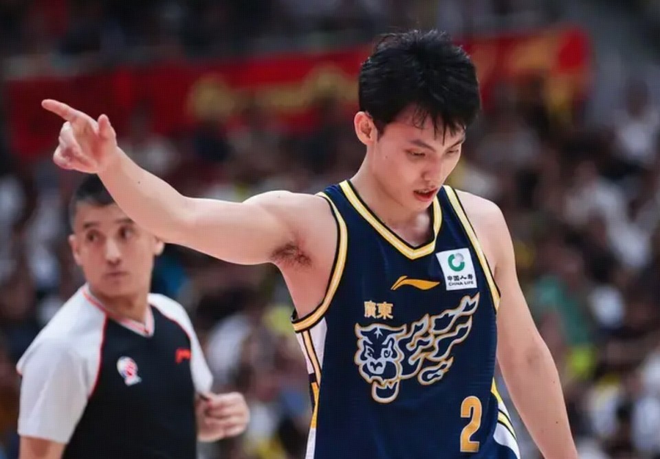 梦幻开局，徐杰3中3连得7分，广东开局16-1领先北京