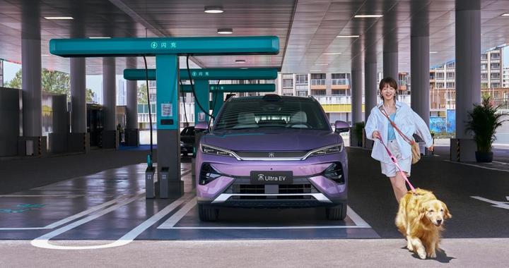 比亚迪宋Ultra EV上市，以闪充与全维越级，重塑B级纯电SUV标杆