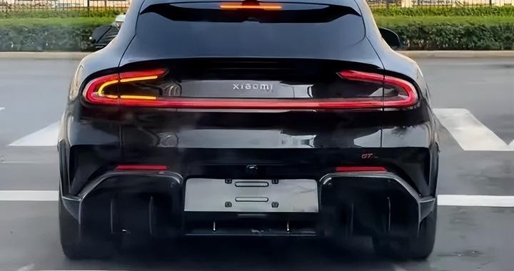 小米YU7 GT曝光 千匹马力配宽体 家用性能双兼顾？