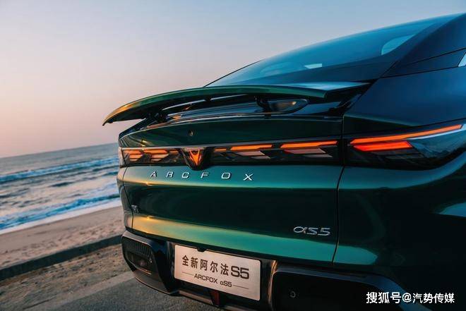 张国富AI讲新车极狐阿尔法S5诚意价