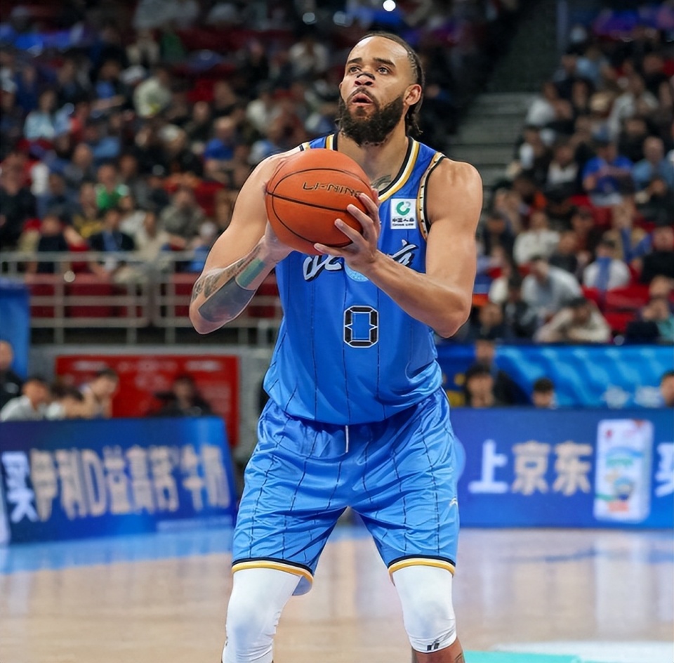 广东早报3消息！徐杰深夜发文，杜锋斗法北京，崔永熙复出首发