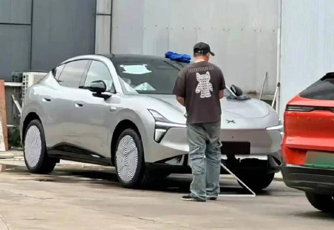 小鹏MONA SUV实车谍照曝光 与元PLUS、零跑B10同一级别