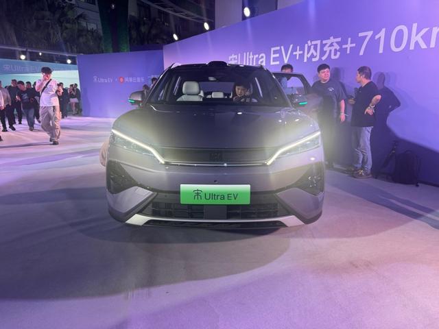 宋Ultra EV上市 15万级配闪充云辇 重塑纯电SUV格局