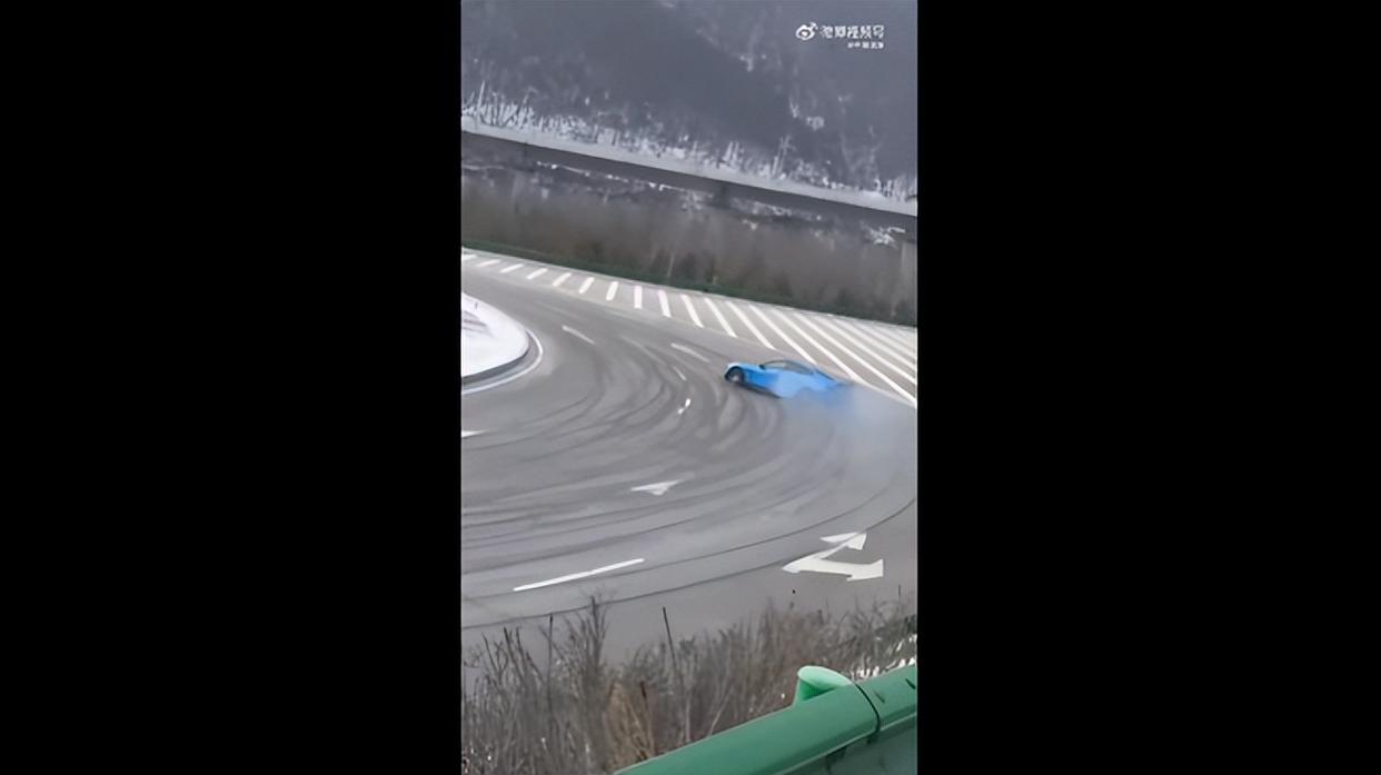 漂移过弯,新一代小米 SU7「卡布里蓝」赛道视频曝光,这一次真有点不一样了