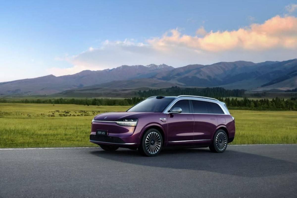 从破局到引领，问界M9两周年超26万销量背后的颠覆与坚守