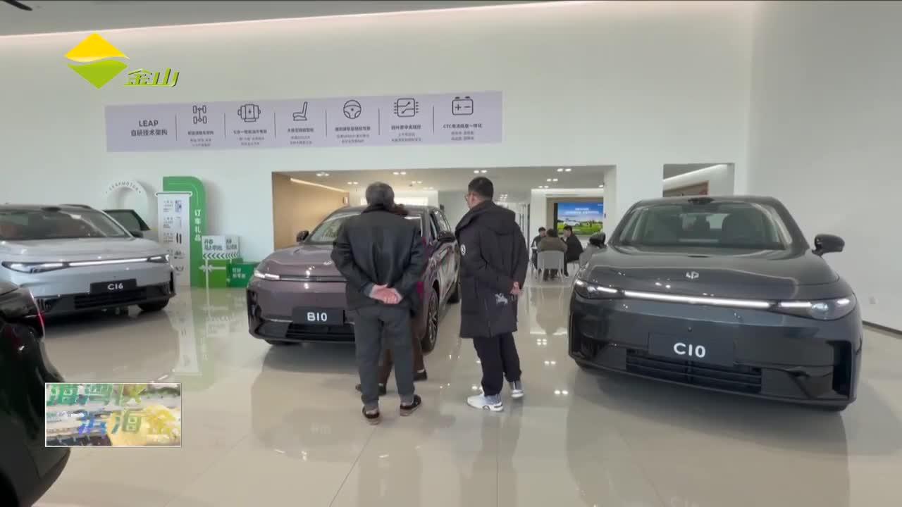 国内成品油价上调 新能源汽车走俏