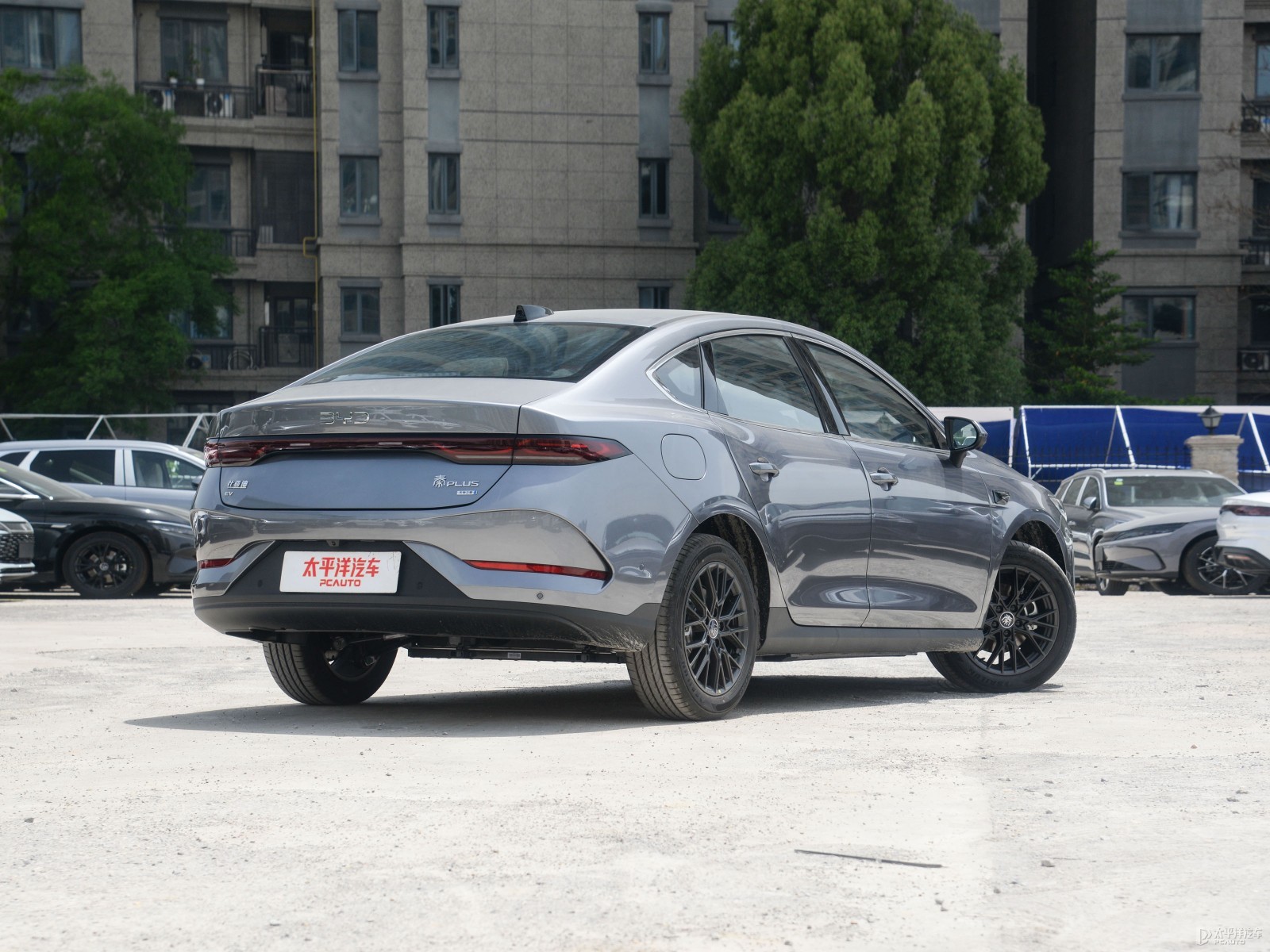 秦PLUS和新帝豪配置、空间和价格的全方位对比