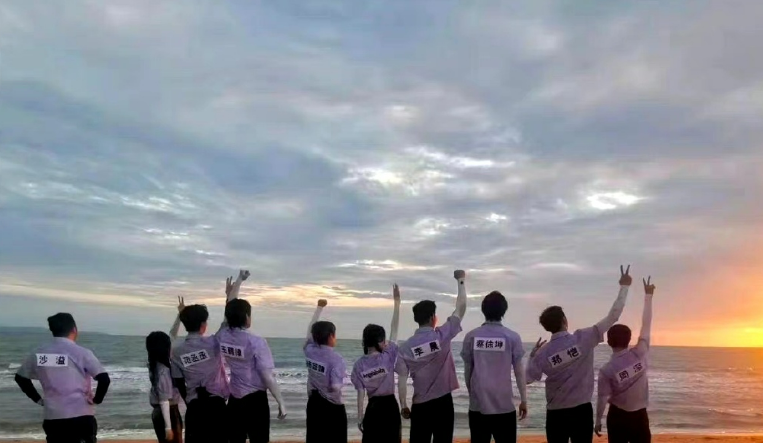 《奔跑吧》收官路透:全员校服夕阳大合照,王鹤棣蔡徐坤加入!