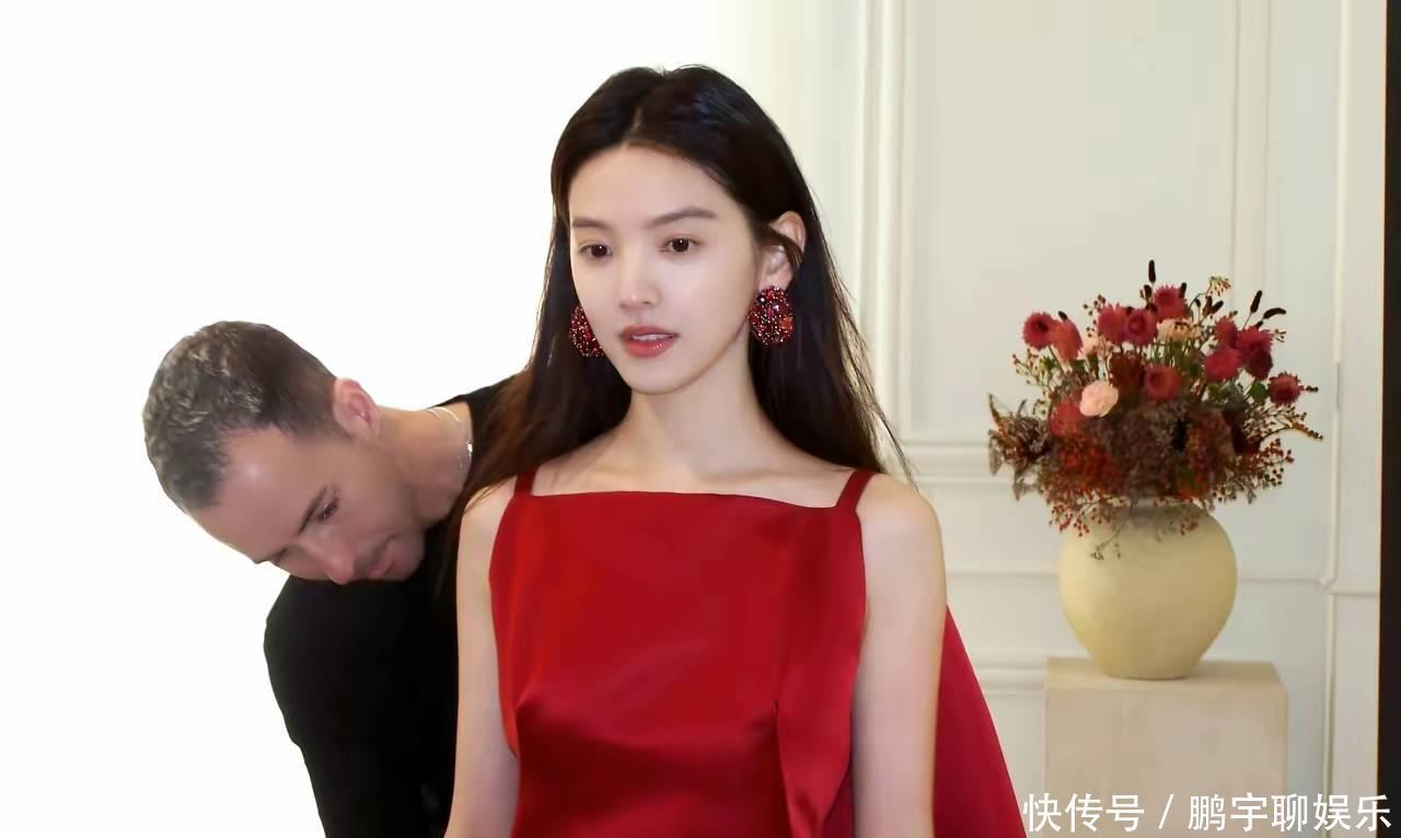 章若楠的演技,充满争议与认可,这苦乐交织的成长之路。