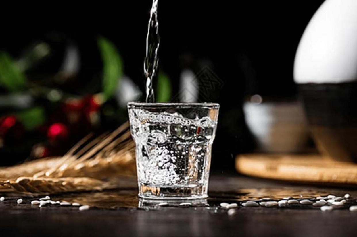 内行人买白酒,不只看价格,认准包装“3行字”,买到健康粮食酒