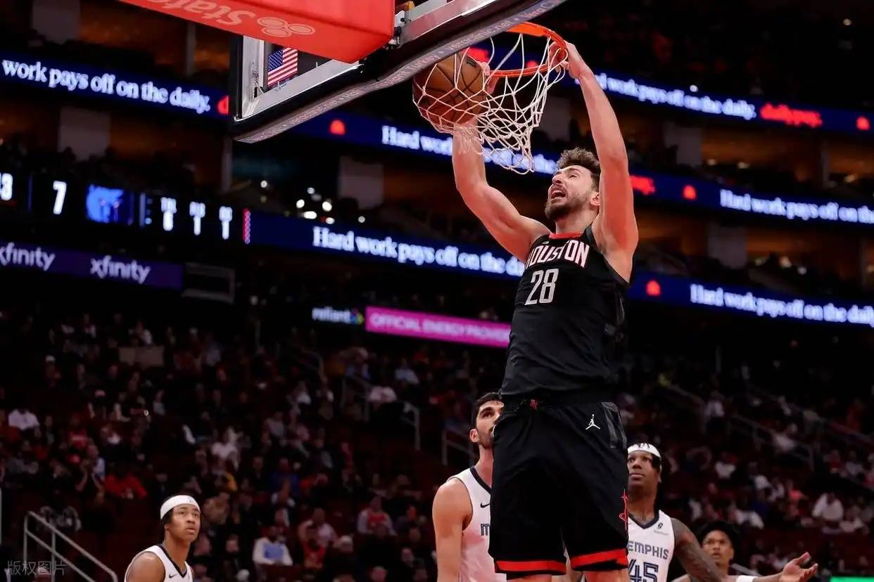 双杀灰熊+坐稳西部第四！火箭4大利好齐爆发，乌度卡无限换防阵容奏效