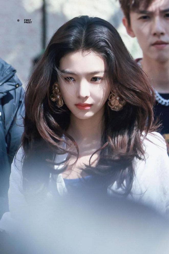 章若楠:3个出圈名场面,看着是软萌甜妹,实则活得比谁都清醒