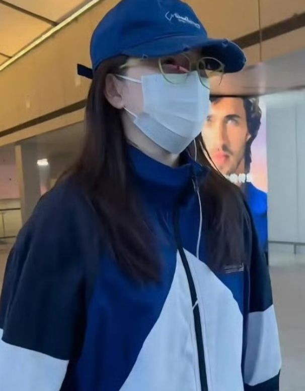 阚清子产后罕见现身机场,被老公宠上天,复工动向引期待