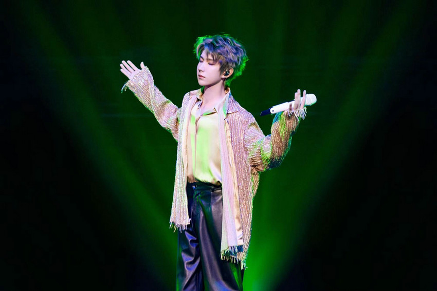 王源巡演终点站抵达家乡重庆 温暖开唱点亮山城夏天_娱乐频道_中国青年网