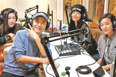 瞿颖、李静、戴军的这场老友记 比搞笑更有滋味