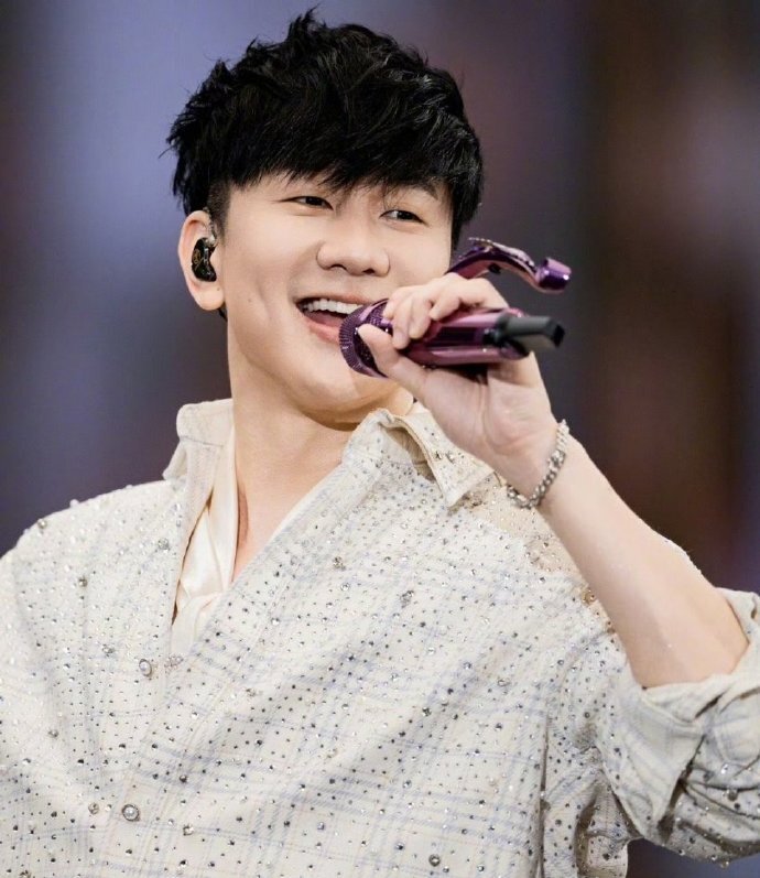 林俊杰自曝心脏问题需长期服药,带病完成百场巡演,曾中途吸氧就医