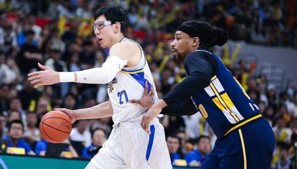 3分绝杀，北京20分大逆转广东队！杜锋脸色铁青，杰曼立大功