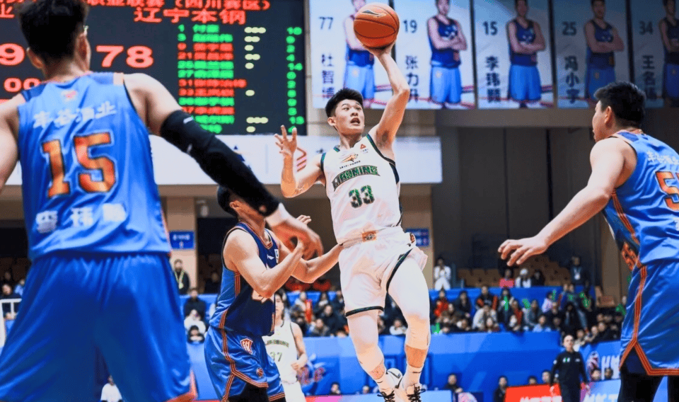 杨鸣离任后首秀，当辽宁队狂胜52分时，你才会发现乌戈有多惊艳！