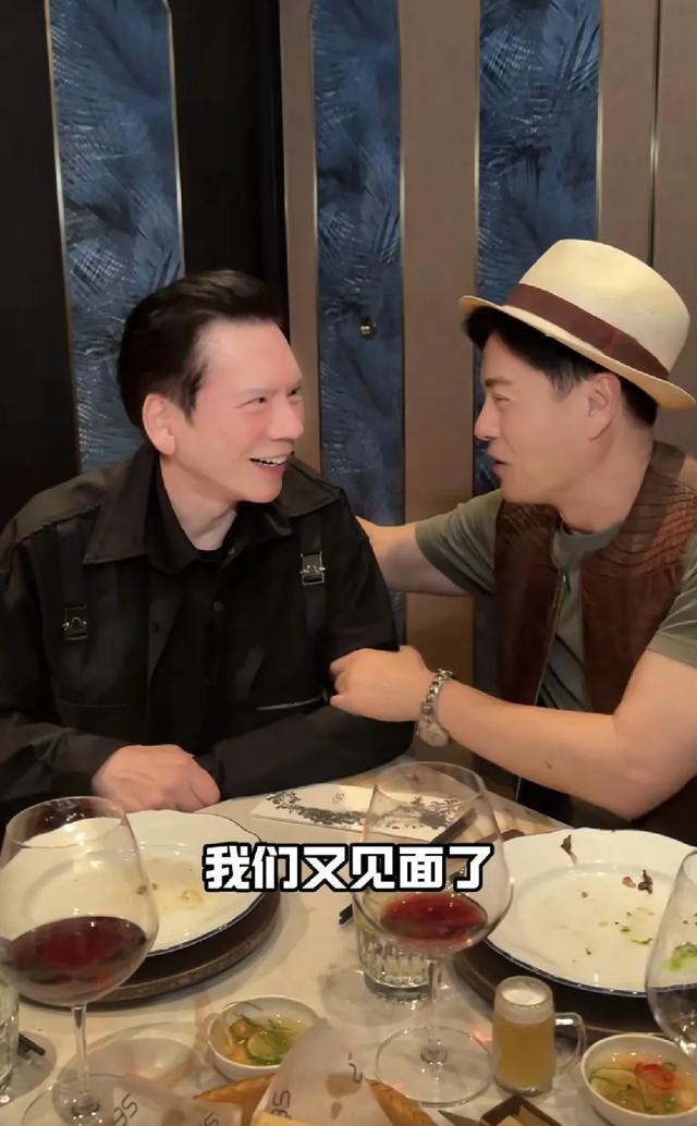 向华强吕良伟杭州聚酒,小酌几杯满脸通红,保养太好不像70岁的人向太高洁老戏骨娱乐圈_订阅