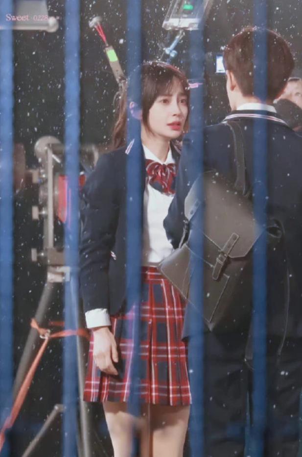 Angelababy《暮色心约》校服路透，青春养眼，期待新剧