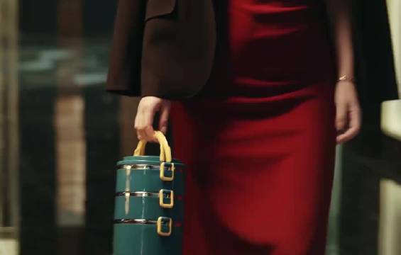 女下属用美人计，不仅拿下老板还抢夺项目