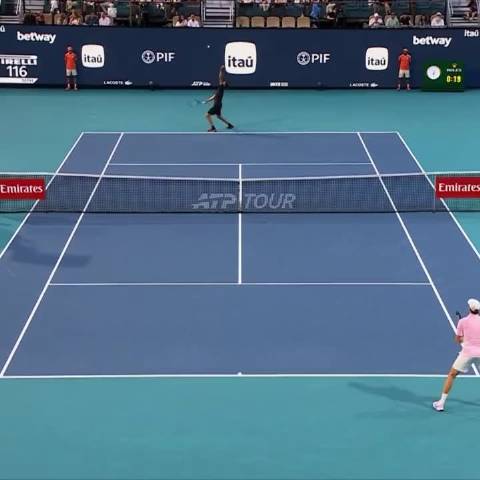 辛纳横扫兹维列夫晋级决赛，冲击阳光双冠