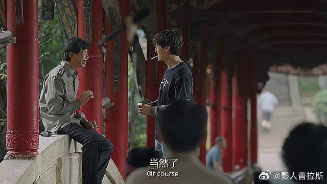 胡歌公园拍电影 不料被保安阻拦，下秒胡歌套近乎爆笑