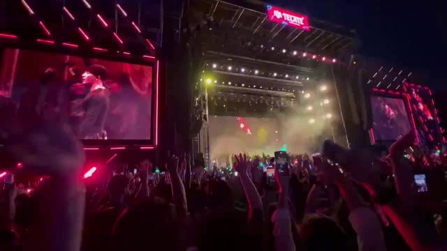 王嘉尔亮相墨西哥Tecate Pa'l Norte音乐节，与国际巨星同台献唱