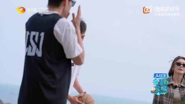 王鹤棣趣味篮球赛玩转规则综艺感十足