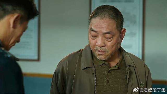 亲爹去警局看望李响被一顿骂 亲爹委屈：看儿子还得挨顿熊