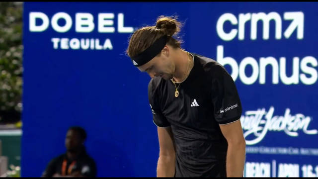 辛纳和兹维列夫在网前拥抱时用德语交流️