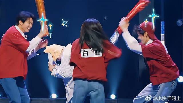 白鹿张真源现场打导演！蒙住脸一顿乱打，这是不想干了！