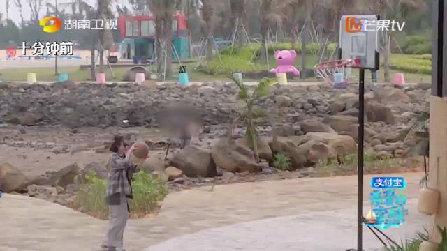 秦岚篮球赛三投两中助力队伍获胜