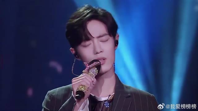 歌曲《爱上你等于爱上寂寞》，肖战那英歌声悠扬，好听十足