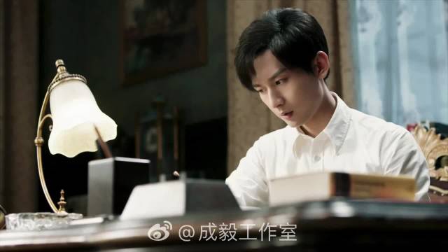 成毅 哥哥美好，是晨光吻醒花瓣， 也是晚风轻抚疲惫