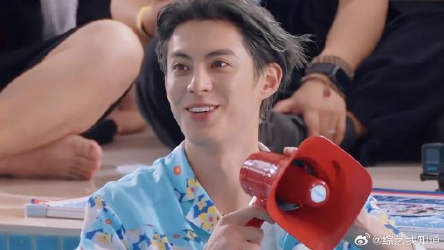 王鹤棣精准预测，跟好六团选择完全一致，万万没想到