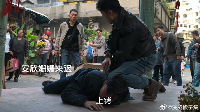 李响抓逃犯遇到手榴弹，安欣二话不说扑上去救他！