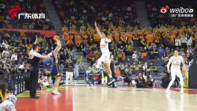 徐昕准绝杀后杜锋仍愤怒输出