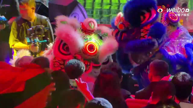 周深阅文盛典逗舞狮互动软萌